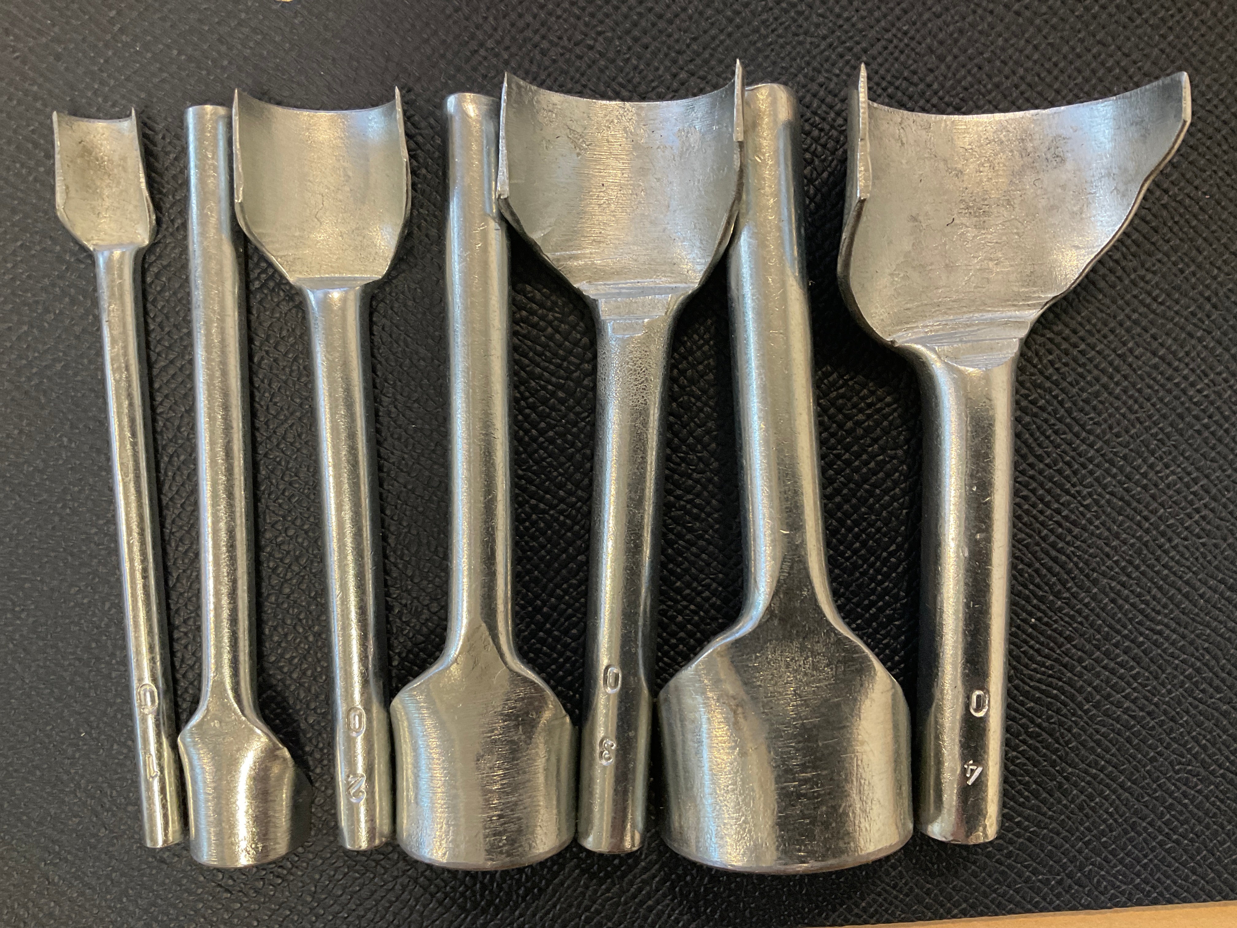 Steel  Half round puncher different sizes