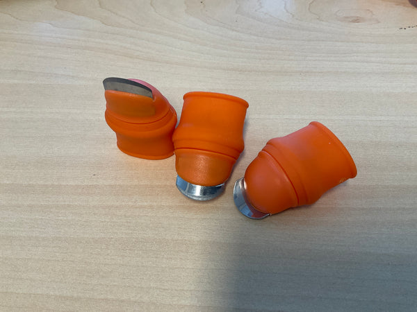 SILICON FINGER PROTECTOR WITH METAL NAIL POINT