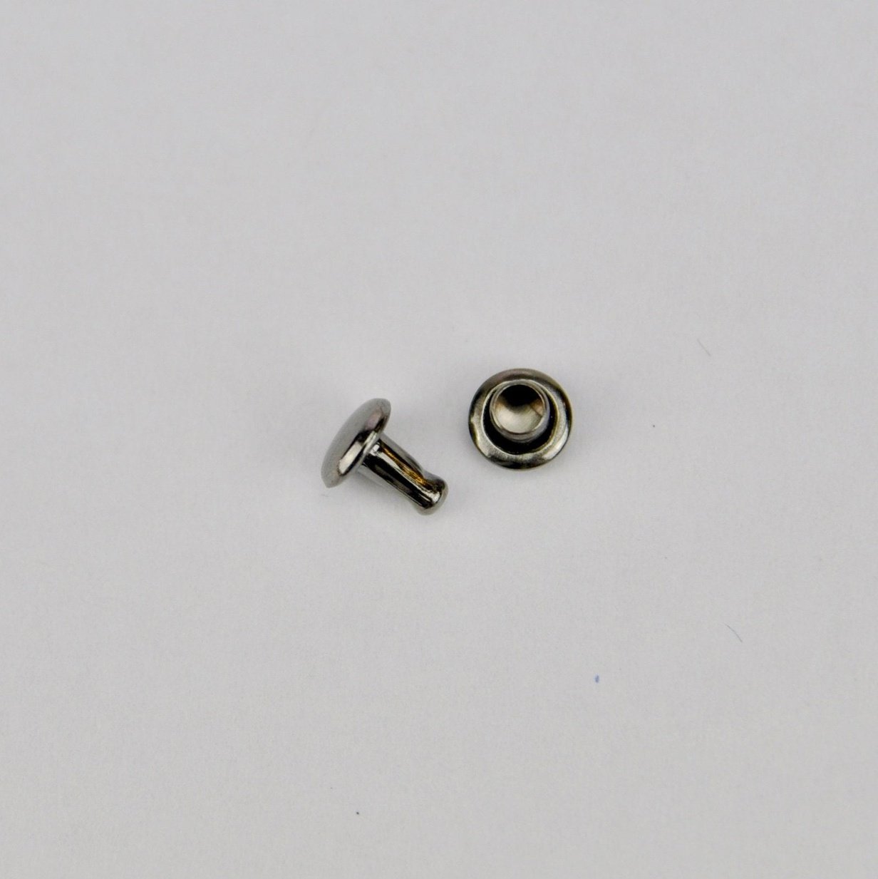 Double cap rivet 00-2 Gun Metal
