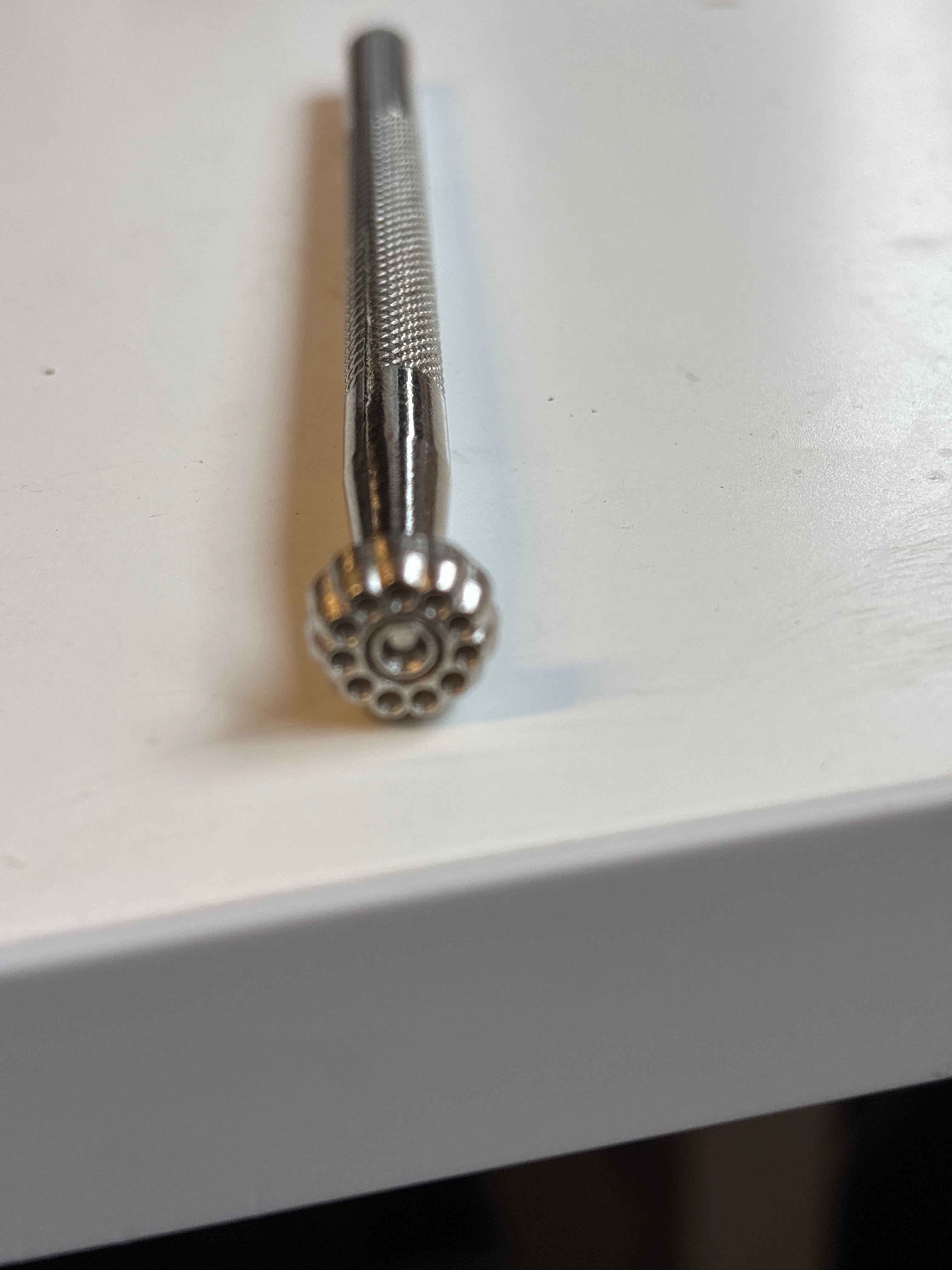 Habto Leather Embossing Stamp G602 – 11-Seed Flower Center for Full Vegetable Tanned Leather