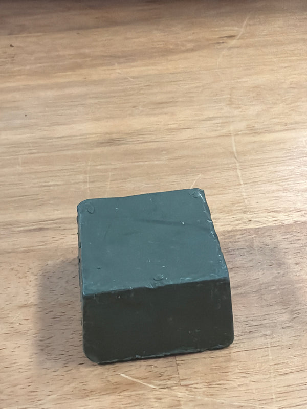 Green polishing paste for your leather tools and knives