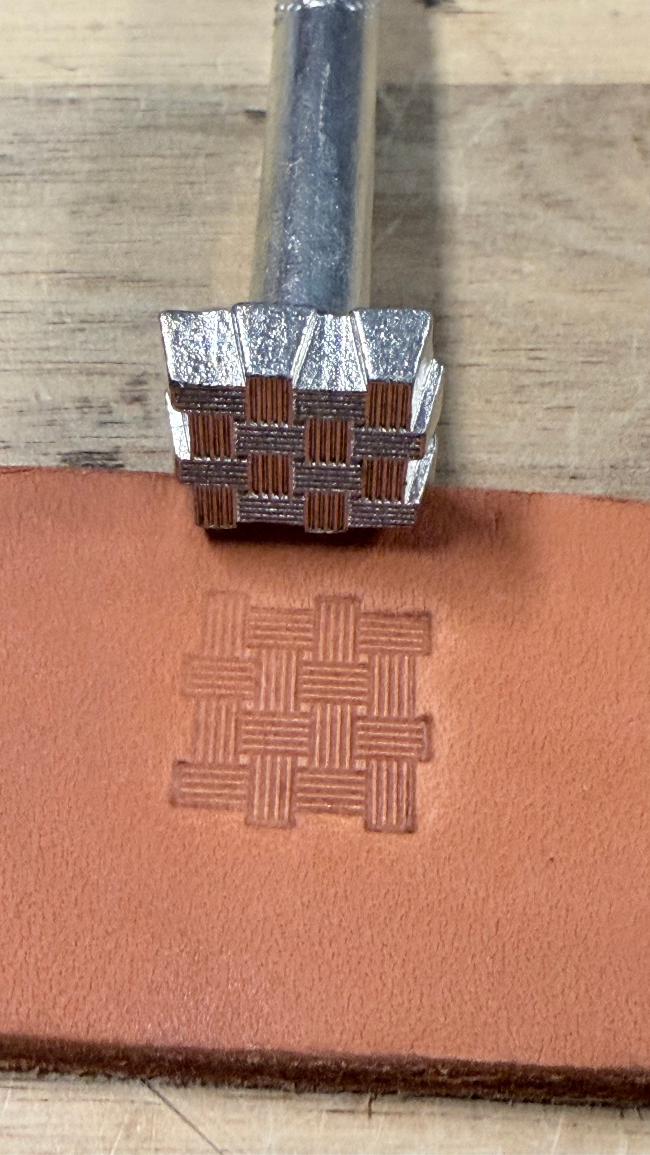 Basket weave stamp k-146
