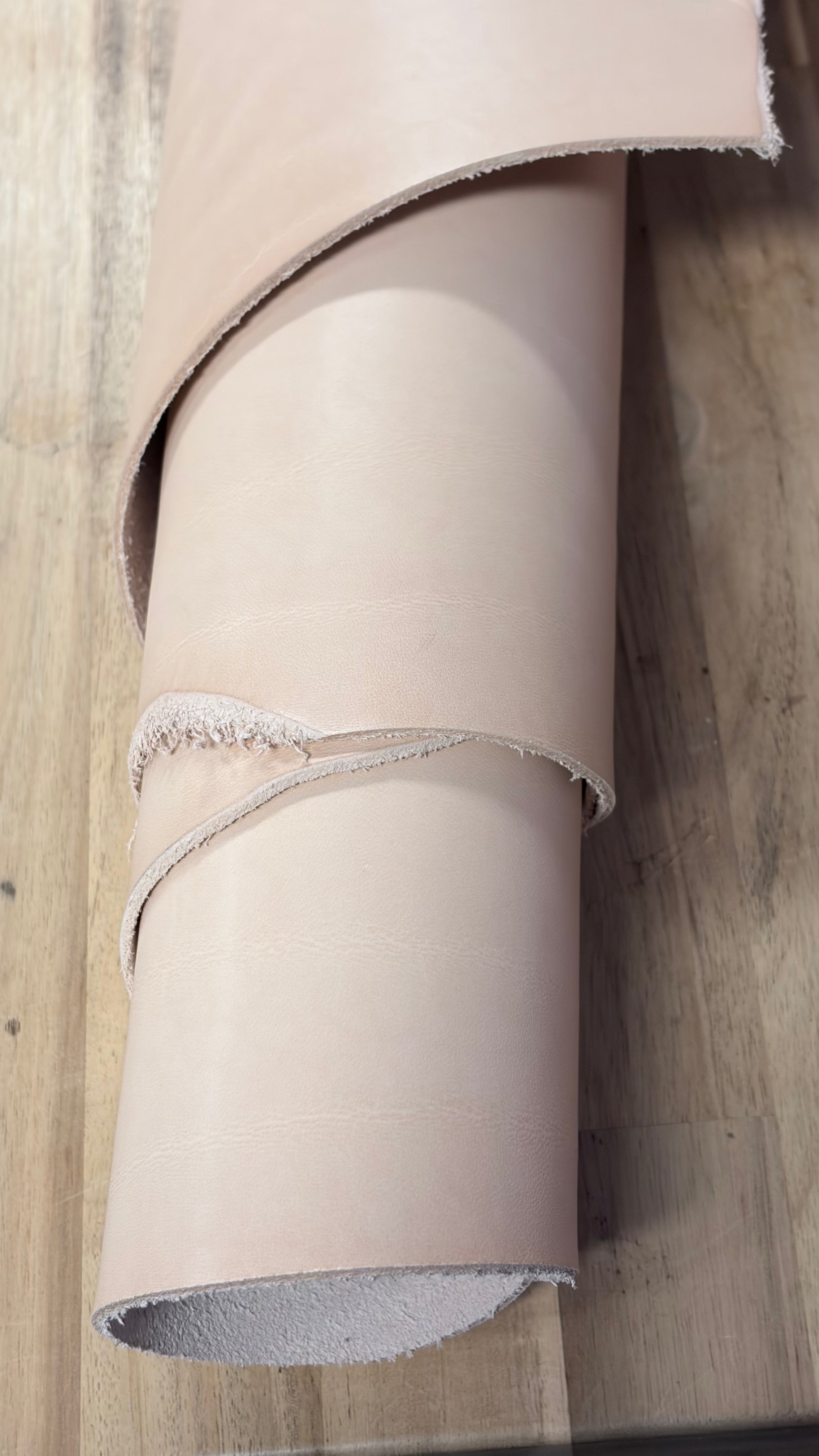 Saddle Belting Shoes and Bag Leather Natural Color for dyeing tooling or natural – Full Vegetable Tanned with Oak Bark – Tanned in Italy