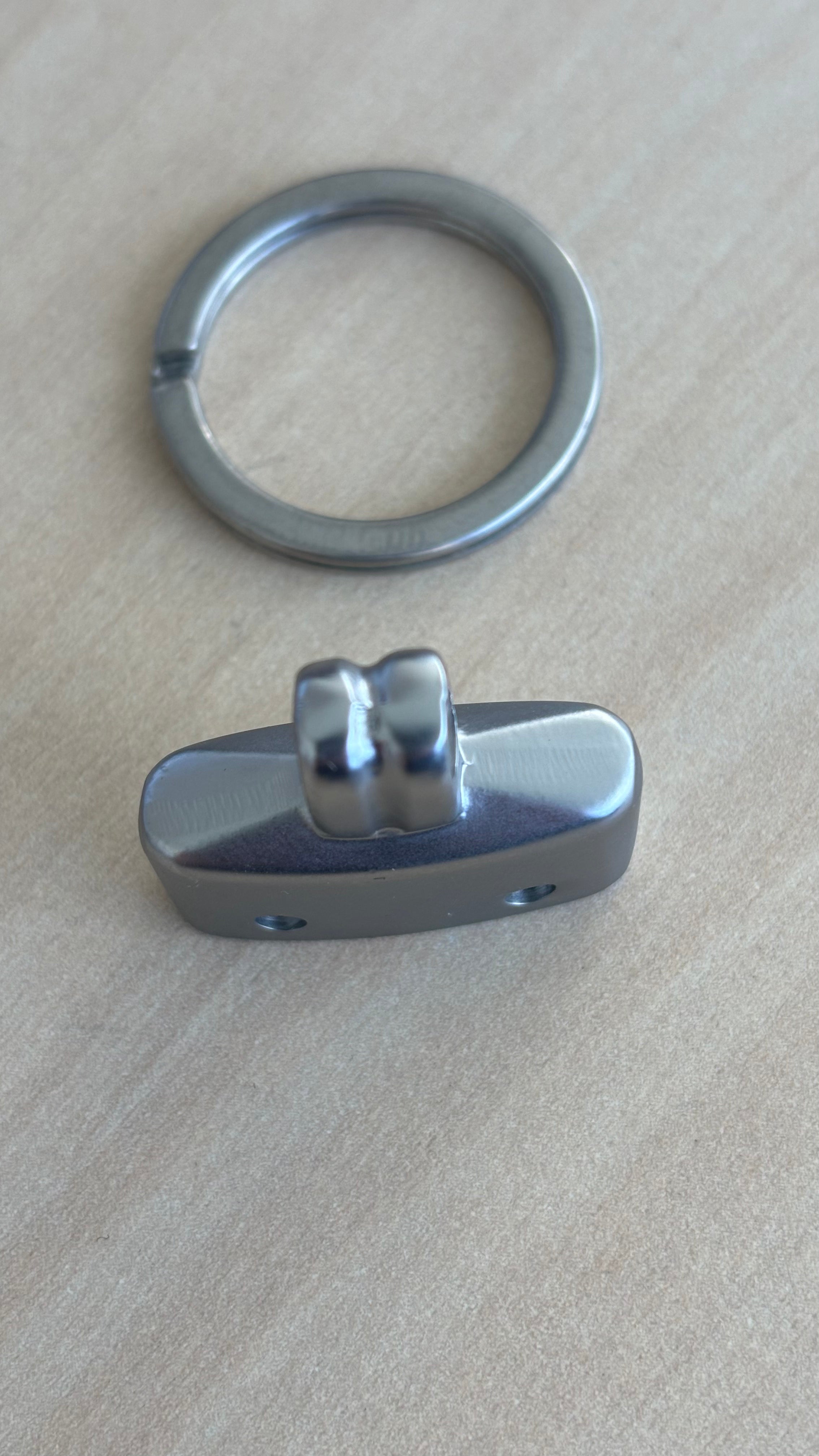 Metal key ring holder Nikkel brushed 2.6 cm long 0.6 cm wide