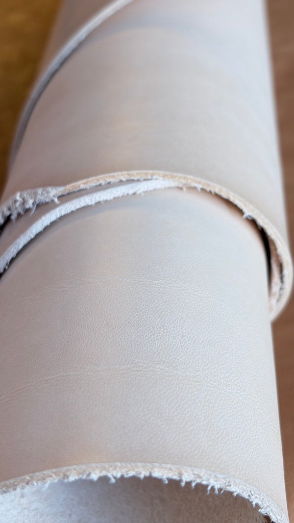 Saddle Belting Shoes and Bag Leather Natural Color for dyeing tooling or natural – Full Vegetable Tanned with Oak Bark – Tanned in Italy