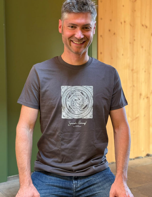 Master Series T-Shirt – Sara Garvey Leather Artistry | Habto Leather House x Olivenleder