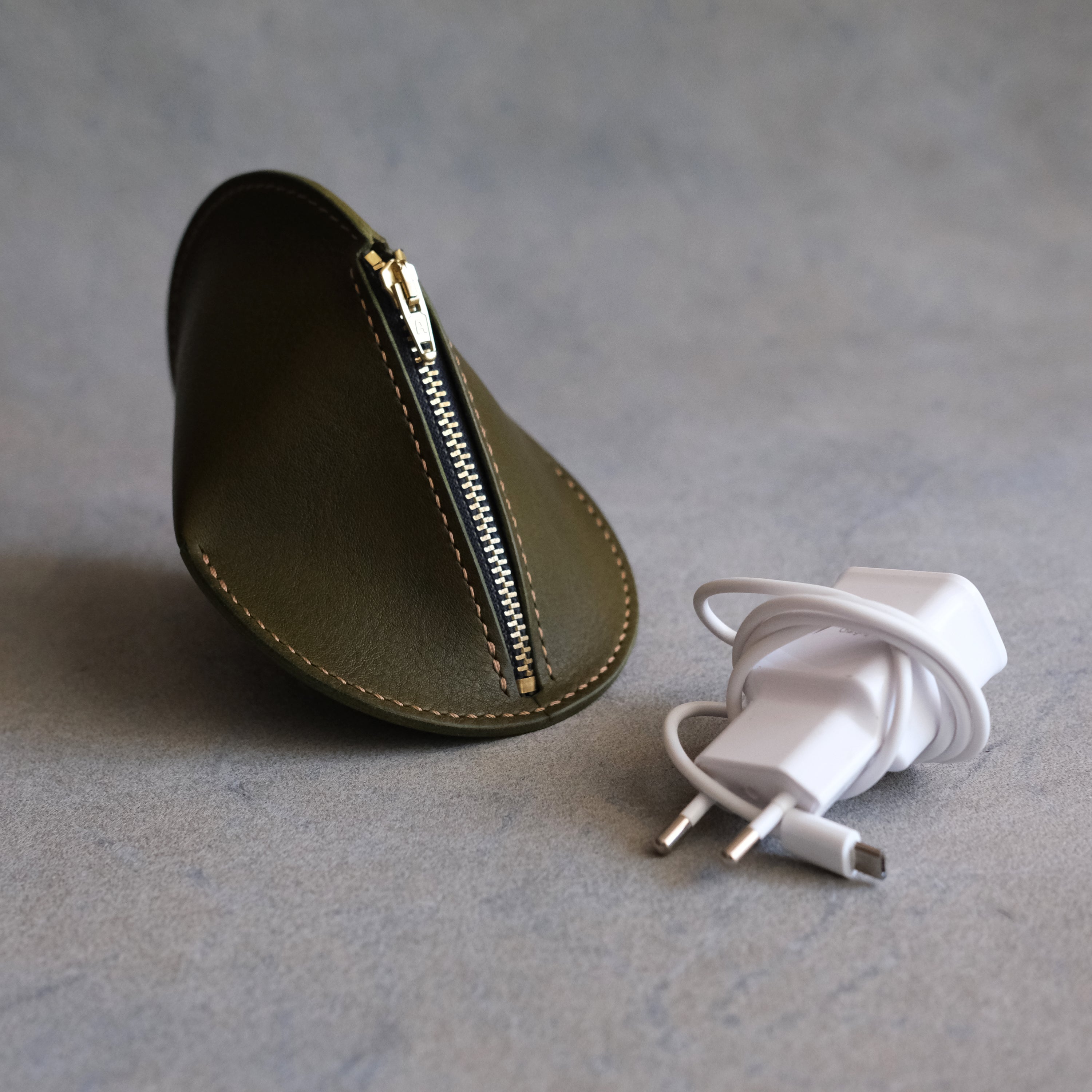 The Oloid Pouch & Fidget | Intermediate Leather Accessoiry Pattern