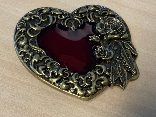 Heart-shaped gothic belt buckle. Glossy red-old gold.