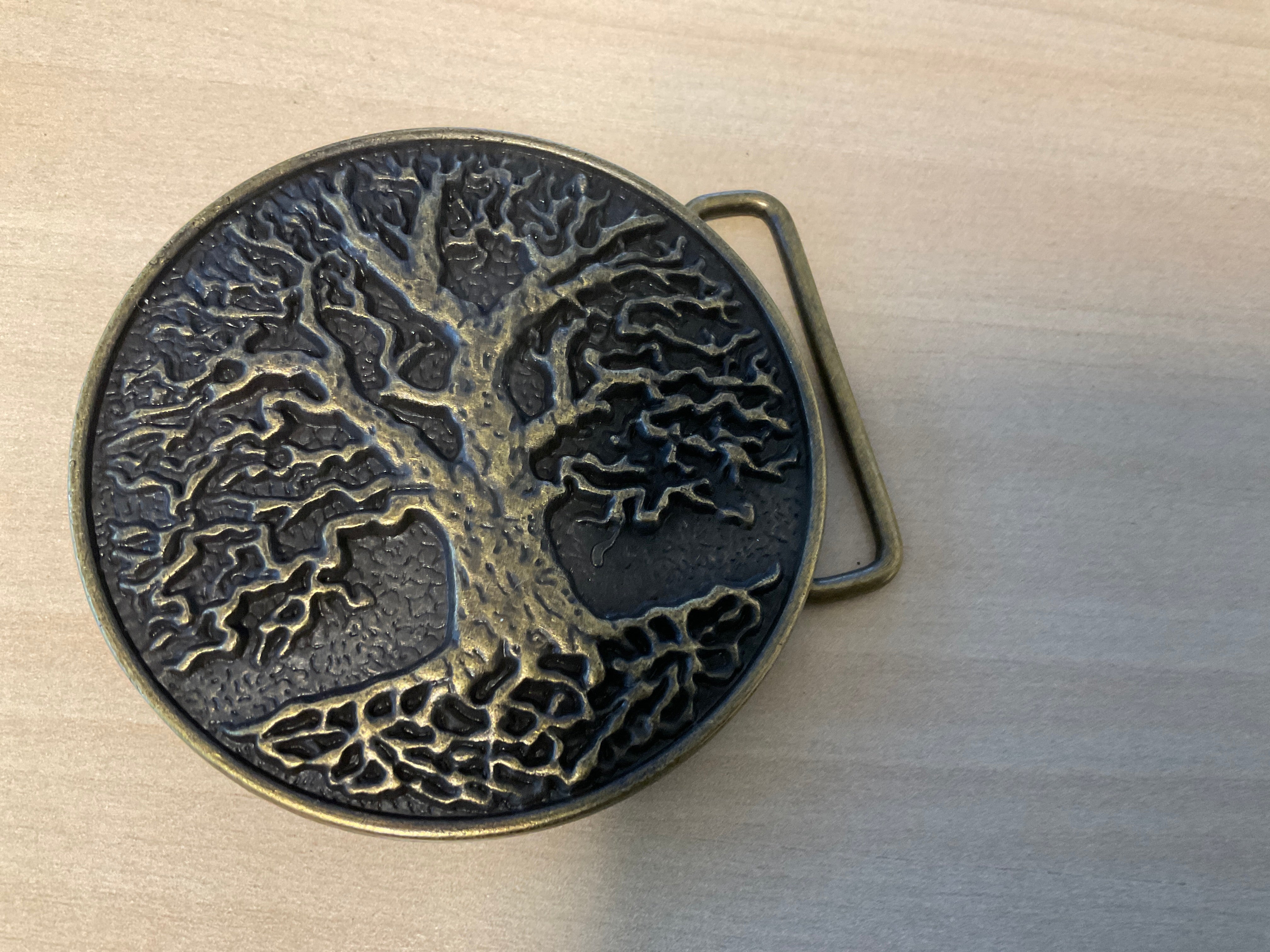 Life-tree belt-buckle round