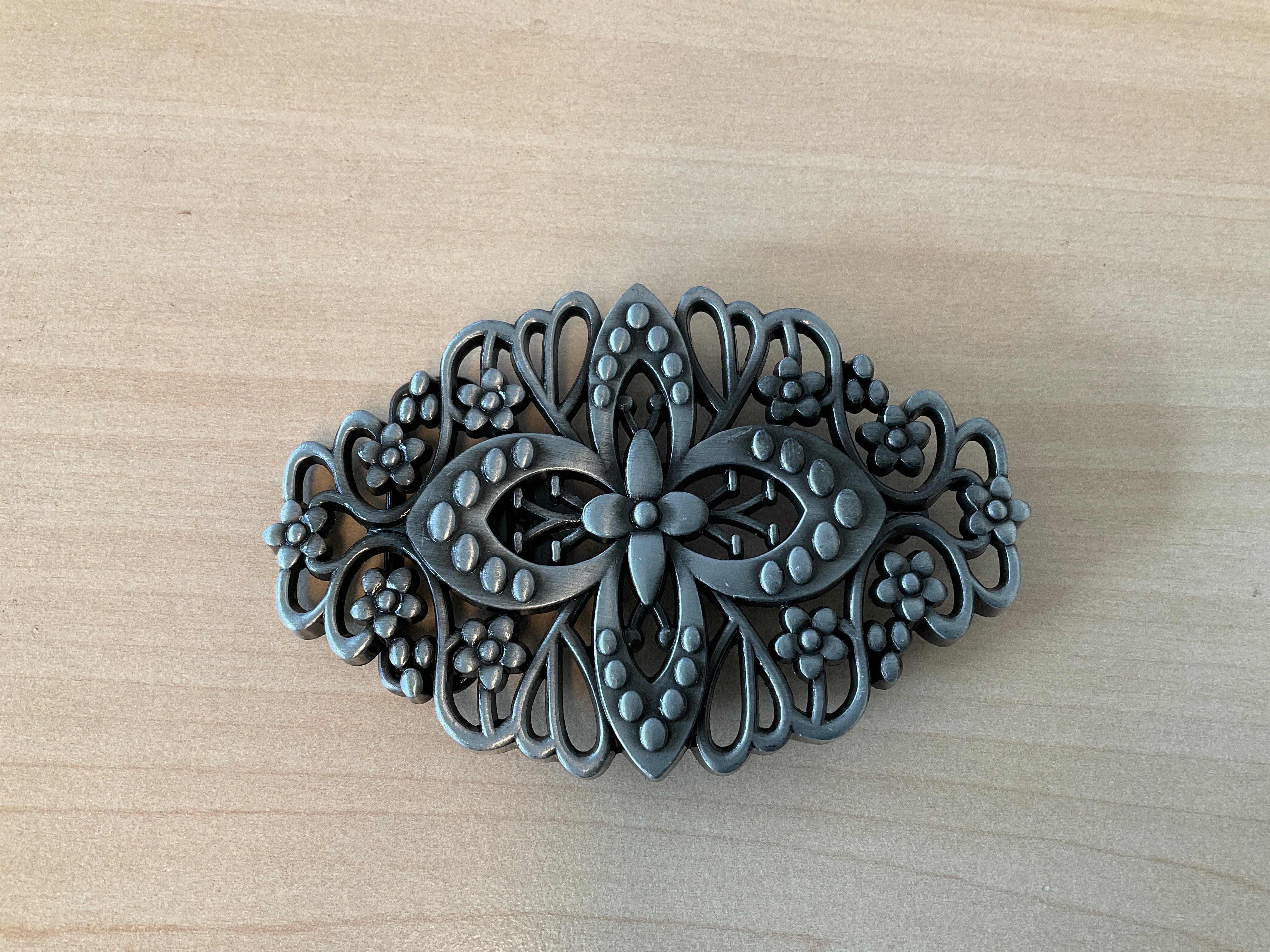 Silvered flower belt buckle