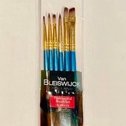 Brush set for leather paint