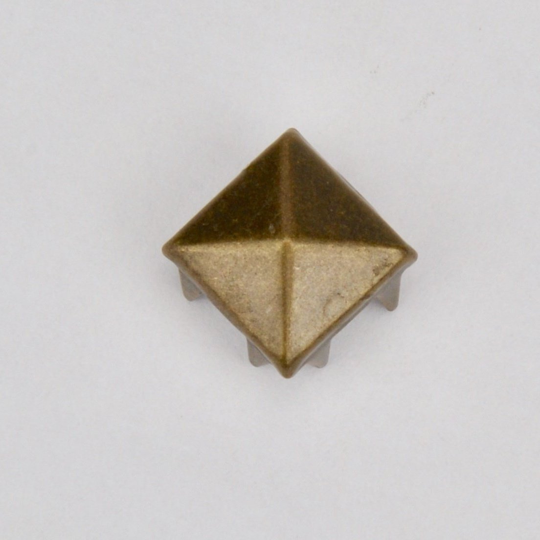 Studs 12.3mm Old Gold