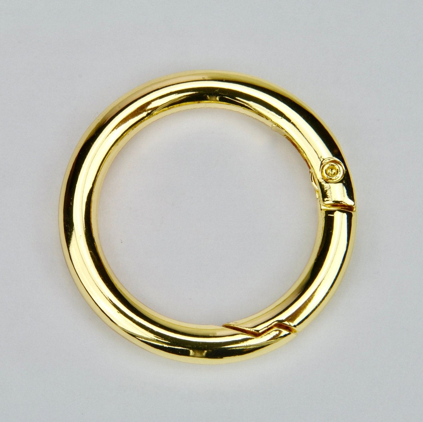Ring with closure Gold 30 mm