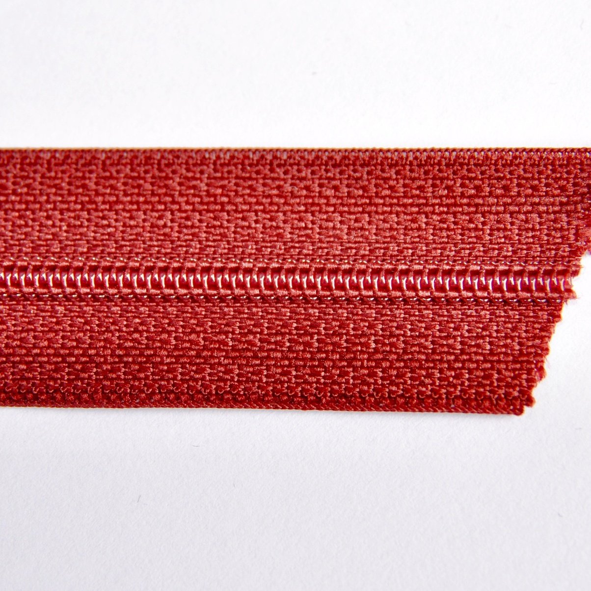 Zipper Nylon Plastic Bordeaux Red 4 mm